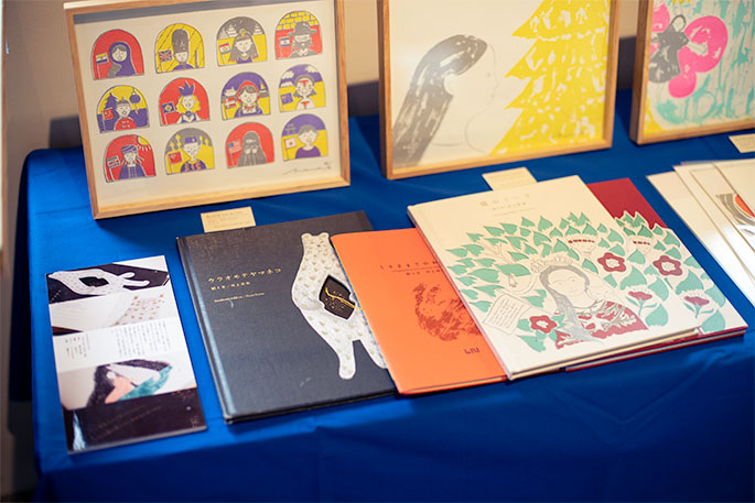 閲覧用の本もあります。